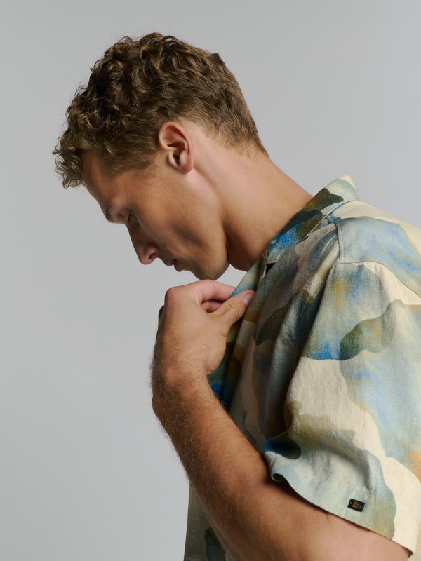 ΚΟΝΤΟΜΑΝΙΚΟ ΠΟΥΚΑΜΙΣΟ REVERS COLLAR ALL OVER PRINTED ΑΠΟ ΛΙΝΟ ΚΑΙ ΒΑΜΒΑΚΙ