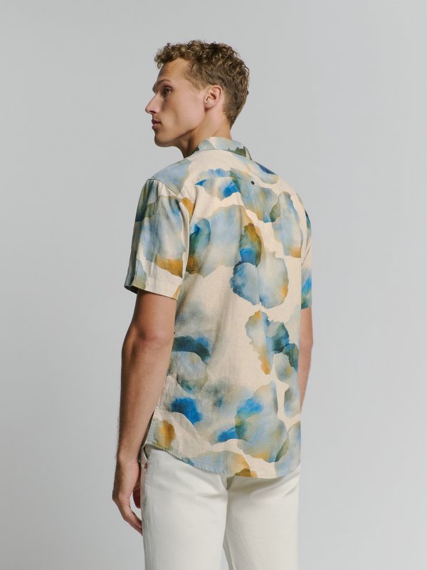 ΚΟΝΤΟΜΑΝΙΚΟ ΠΟΥΚΑΜΙΣΟ REVERS COLLAR ALL OVER PRINTED ΑΠΟ ΛΙΝΟ ΚΑΙ ΒΑΜΒΑΚΙ