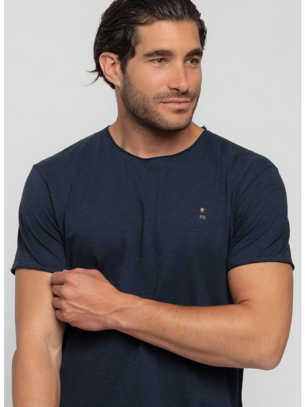 COTTON SLUB YARN T-SHIRT ME ΓΥΡΙΣΜΑ ΣΕ ΜΑΝΙΚΙΑ ΚΑΙ ΛΑΙΜΟΚΟΨΗ