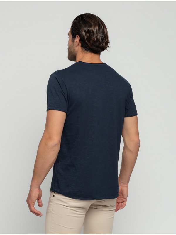 COTTON SLUB YARN T-SHIRT ME ΓΥΡΙΣΜΑ ΣΕ ΜΑΝΙΚΙΑ ΚΑΙ ΛΑΙΜΟΚΟΨΗ