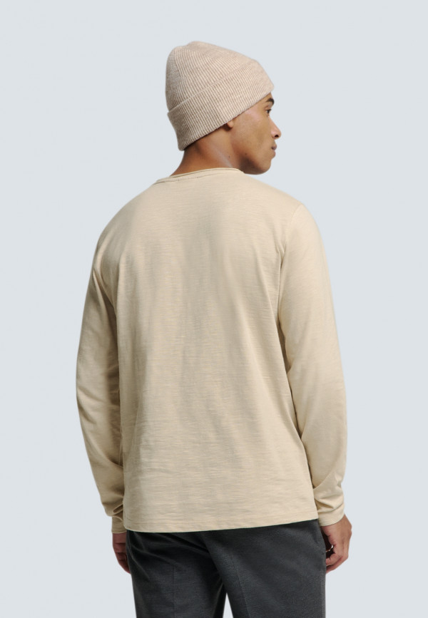 ΒΑΜΒΑΚΕΡΟ SLUB ΜΑΚΡΥΜΑΝΙΚΟ T-SHIRT ΜΕ ΓΥΡΙΣΜΑ ΣΕ ΛΑΙΜΟΚΟΨΗ