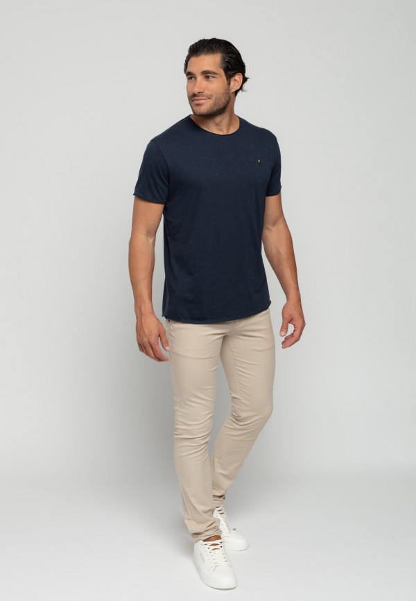 COTTON SLUB YARN T-SHIRT ME ΓΥΡΙΣΜΑ ΣΕ ΜΑΝΙΚΙΑ ΚΑΙ ΛΑΙΜΟΚΟΨΗ