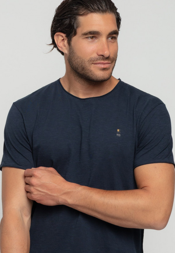 COTTON SLUB YARN T-SHIRT ME ΓΥΡΙΣΜΑ ΣΕ ΜΑΝΙΚΙΑ ΚΑΙ ΛΑΙΜΟΚΟΨΗ